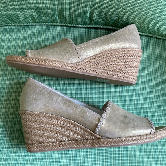 NIB Jack Rogers Gold Palmer Wedge Espadrilles - Picture 2 of 3